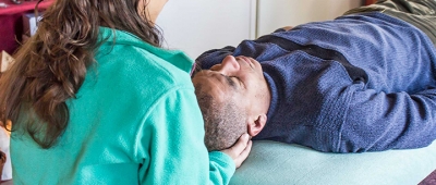 Reiki 1 cursus bij Amersfoort met handoplegging man vrouw